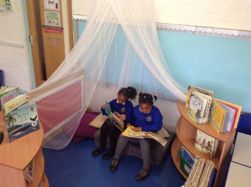 Tayjah and Sharday exploring the books in our reading corner. 