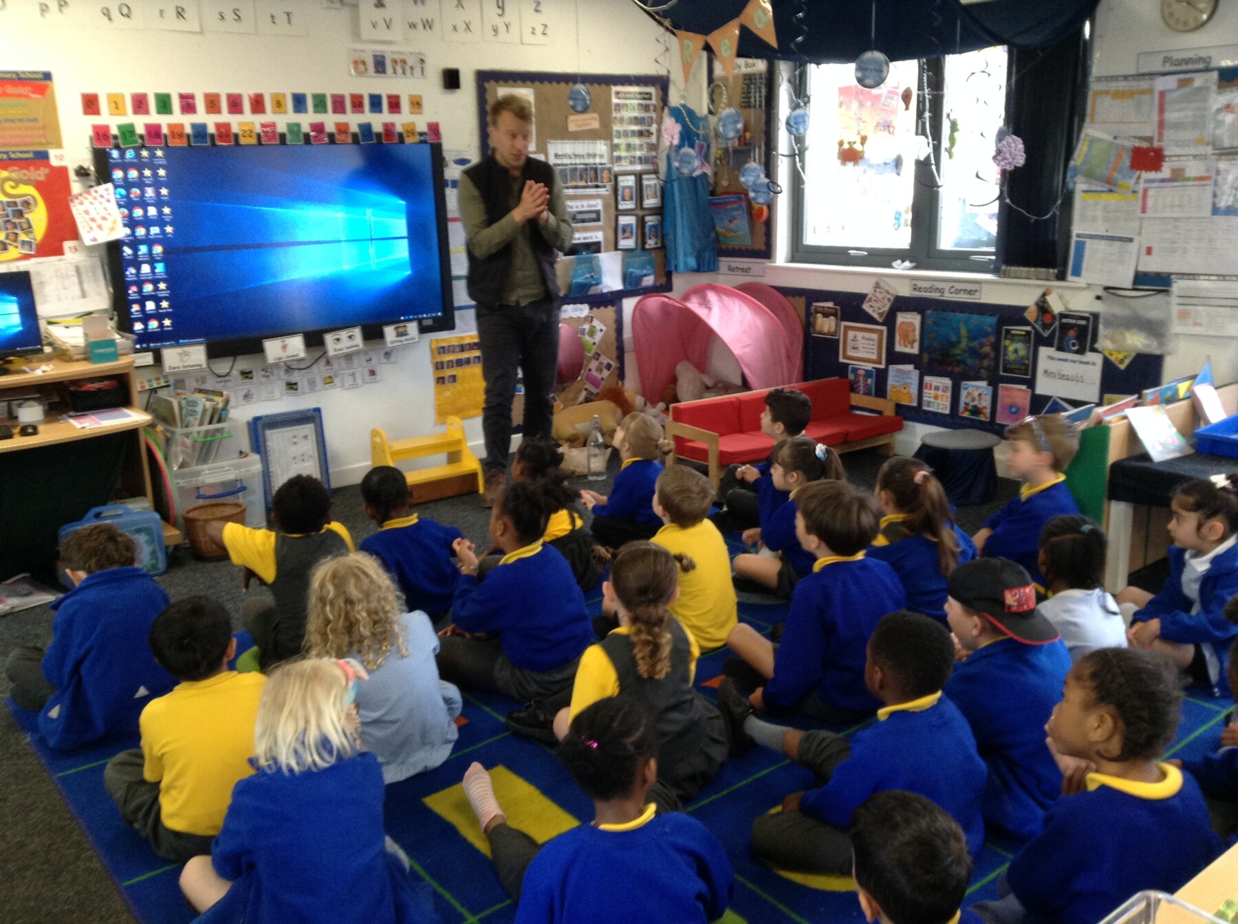 How Does the Church Help in the Community - St Mark's C of E Primary School